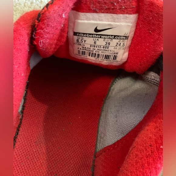 👟❤️ Nike Boys Revolution 3 Sneakers University Red / Metallic Silver Size 6.5Y - Picture 7 of 10